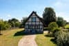 Frontansicht des Reetdach Ferienhaus